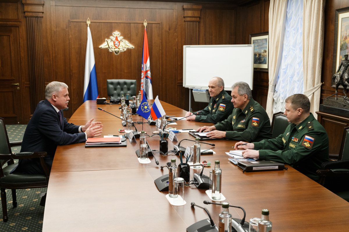 Генеральный секретарь ОДКБ Станислав Зась встретился с исполняющим обязанности Министра обороны России Сергеем Шойгу