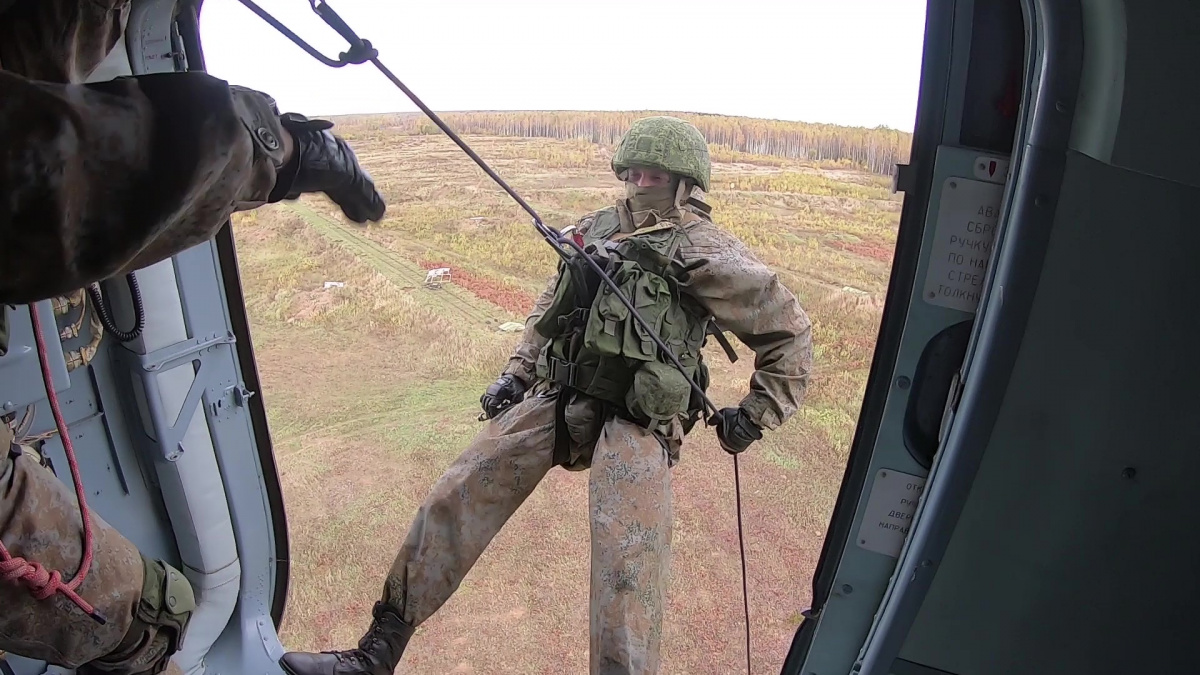 Экипажи российских вертолетов на учении "Нерушимое братство-2020" в Беларуси  обеспечили высадку десанта и доставку гуманитарного груза