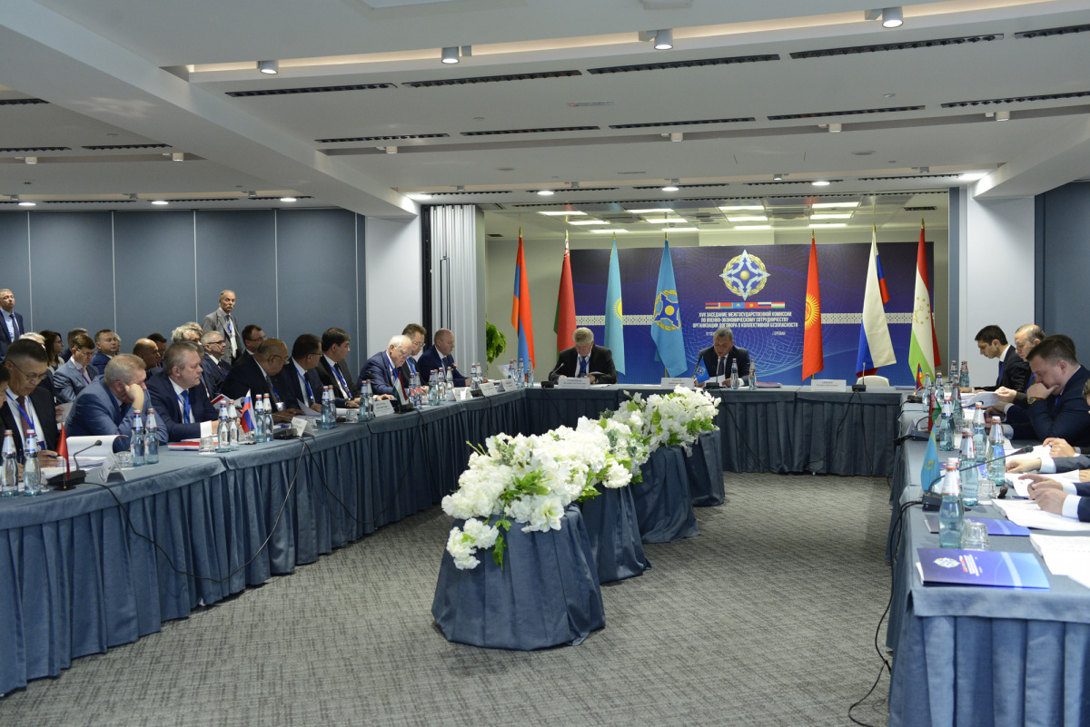 В Ереване состоялось ХVII заседание Межгосударственной комиссии по военно-экономическому сотрудничеству ОДКБ, в котором принял участие Исполняющий обязанности Генерального секретаря Организации Валерий Семериков