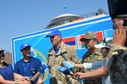 Генеральный секретарь ОДКБ Николай Бордюжа (в центре), первый замминистра обороны Республики Казахстан - начальник Генерального штаба ВС РК генерал-полковник Сакен Жасузаков во время подхода к прессе. Слева - пресс-серетарь ОДКБ Владимир Зайнетдинов, 22.08.2014