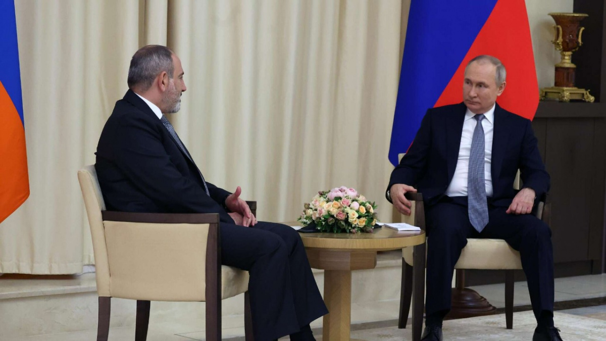 Премьер-министр Армении, Председатель Совета коллективной безопасности ОДКБ Никол Пашинян и Президент России Владимир Путин 19 апреля в провели переговоры в Ново-Огарево