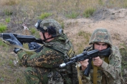 Боецспецподразделения "Гром" ФСКН России и спецназовец ВС Армении в одном окопе контролируют подступы к позициям