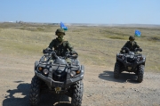 Разведподразделение 31-й отдельной десантно-штурмовой бригады ВДВ России на квадроциклах выходит на задание по замыслу учения "Взаимодействие-2014" 