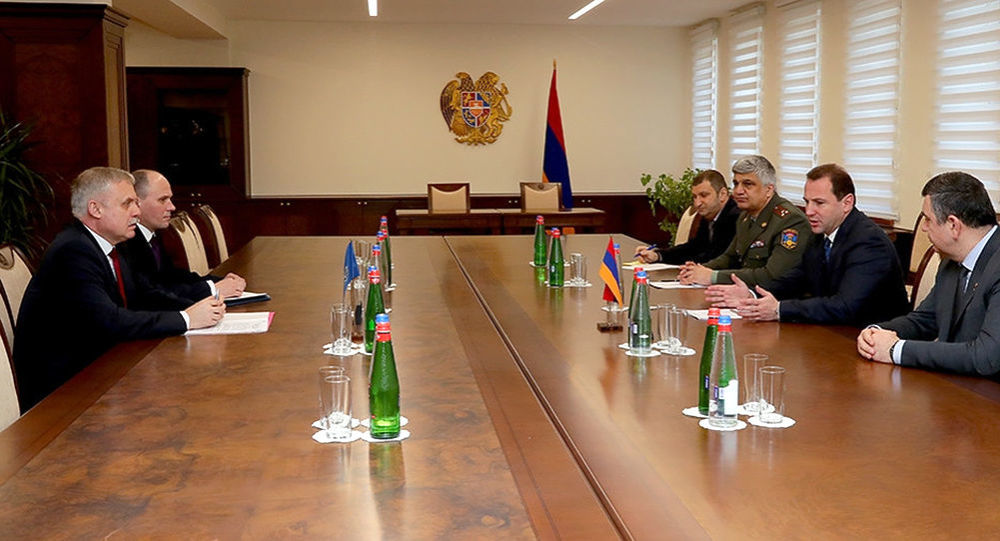 В Ереване состоялась встреча Генерального секретаря ОДКБ Станислава Зася и Министра обороны Армении Давида Тонояна