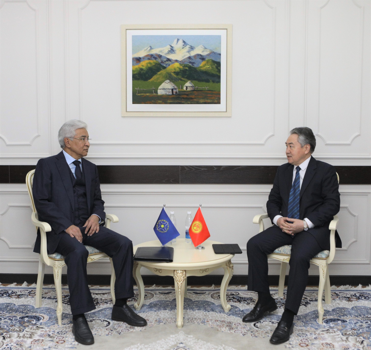 В Бишкеке прошла встреча Генерального секретаря ОДКБ Имангали Тасмагамбетова с Министром  иностранных дел Кыргызстана Жээнбеком Кулубаевым