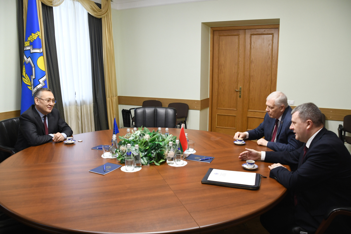 Генеральный секретарь ОДКБ Таалатбек Масадыков провел встречу с Послом Беларуси в России Юрием Селиверстовым