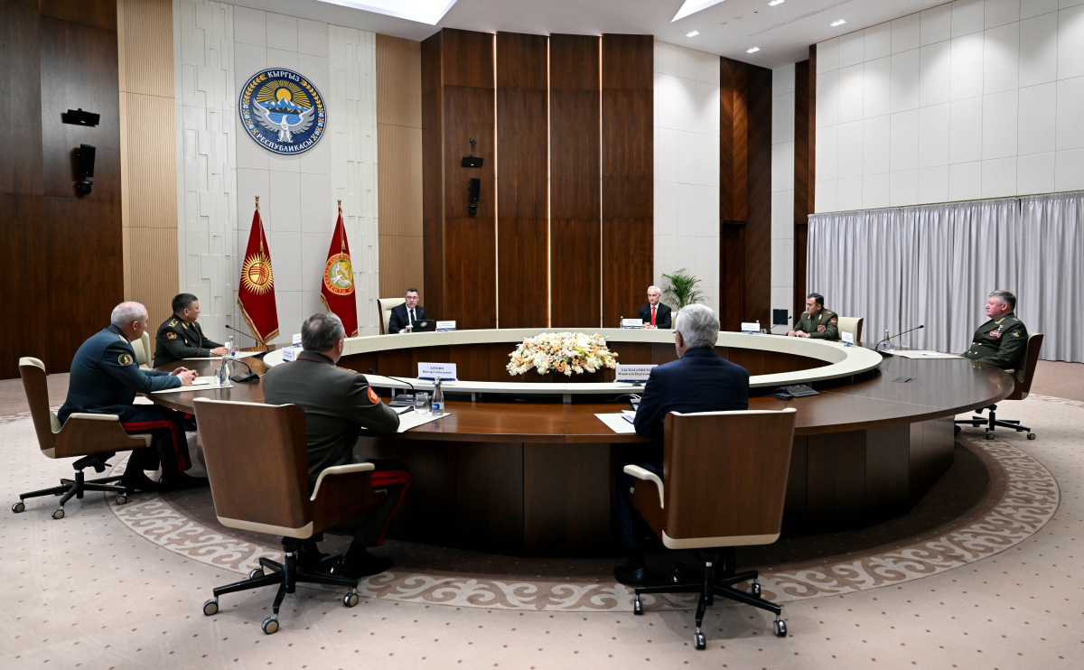 Президент Кыргызстана Садыр Жапаров принял участников заседания  Совета министров обороны ОДКБ