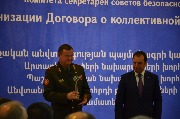 Министр обороны Республики Беларусь, Председатель СМО ОДКБ в 2016-2017 г.г. Андрей Равков получил из рук Министра обороны Республики Армения Вигена Саркисяна, председательствовавшего в СМО ОДКБ в 2015-2016 г.г., знак Председателя