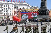 Возложение венка к монументу Победы в Минске.jpg
