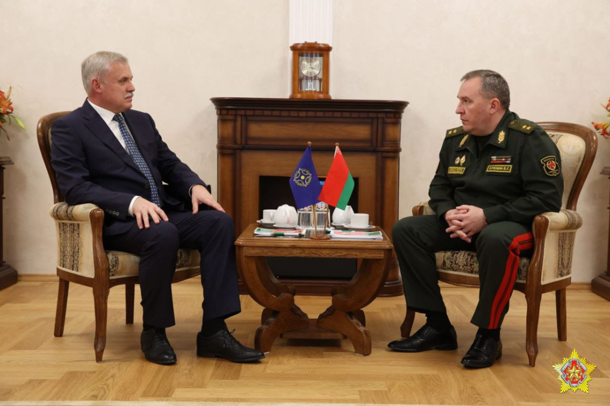 Генеральный секретарь ОДКБ обсудил вопросы военного сотрудничества с Министром обороны Беларуси