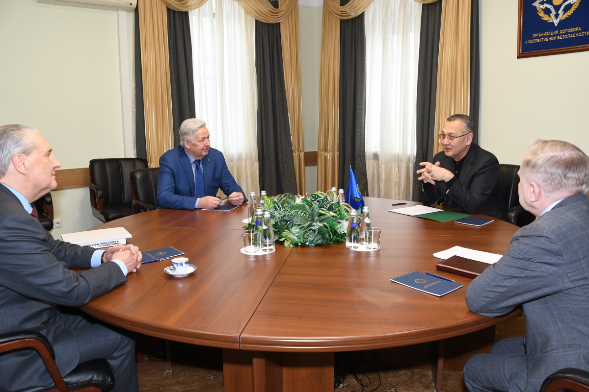 Состоялась встреча Генерального секретаря ОДКБ Таалатбека Масадыкова с Директором Института государства и права РАН Александром Савенковым