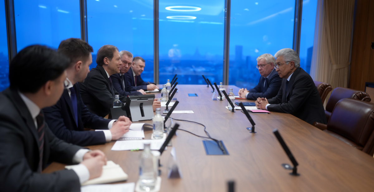 Перспективы военно-промышленного развития обсудил Генсек ОДКБ с вице-премьером России