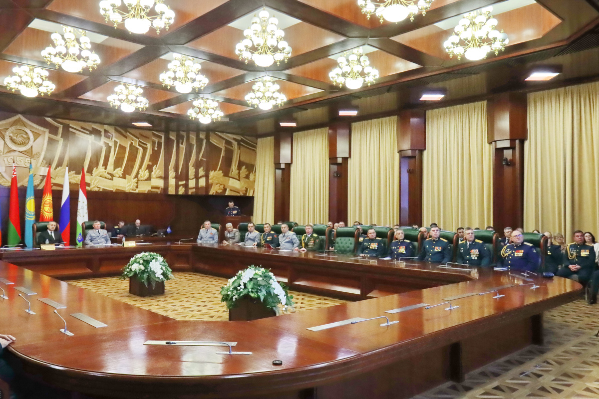 Генеральный секретарь Организации Договора о коллективной безопасности поздравил офицеров Объединенного штаба ОДКБ с Днем защитника Отечества
