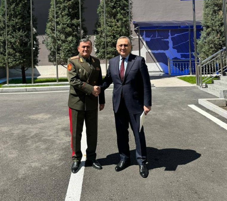 Состоялась встреча Генерального секретаря ОДКБ Таалатбека Масадыкова с Министром обороны Таджикистана Эмомали Собирзода