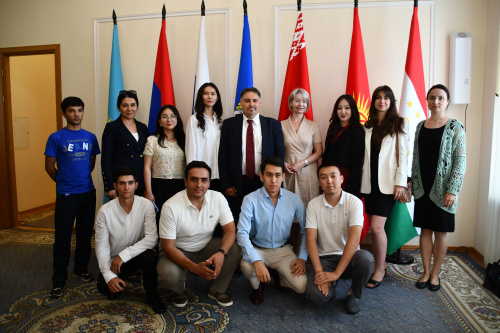 Состоялась встреча сотрудников Секретариата ОДКБ с участниками Международной школы дипломатии, посвященная тематике евразийского партнерства
