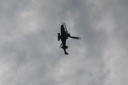Боевой вертолет КА-52 "Аллигатор" в полете во время выполнения боевого захода на цель