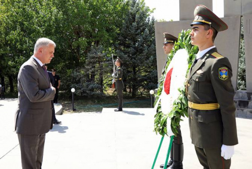 В Ереване состоялась встреча Генерального секретаря ОДКБ Станислава Зася с Премьер-Министром Республики Армения Николом Пашиняном