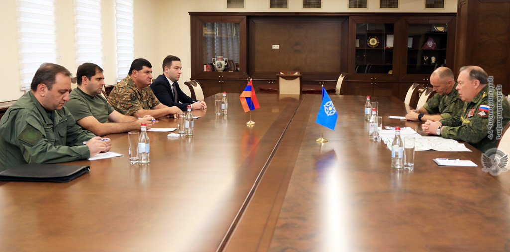 Руководитель передовой группы Миссии ОДКБ в Республике Армения по итогам работы встретился с Министром обороны Армении
