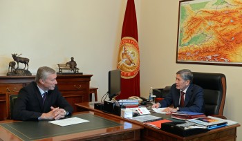 Н.Бордюжа на встрече с А.Атамбаевым, 11.00.2013, Бишкек.jpg