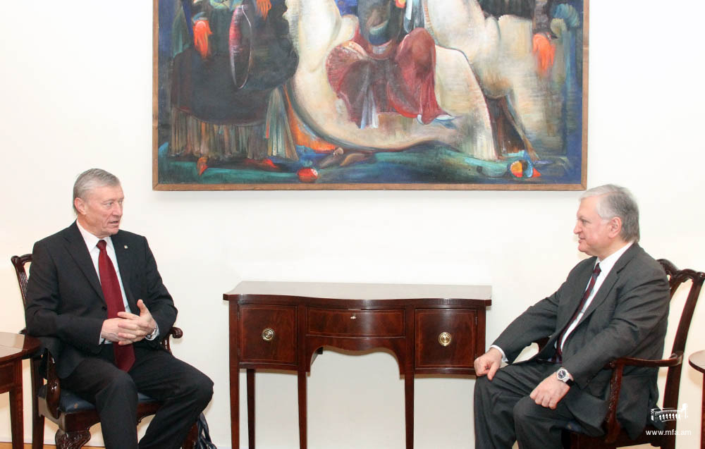 Министр иностранных дел Армении принял генерального секретаря ОДКБ 26.01.2016.jpg
